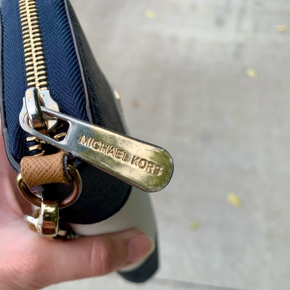 Michael Kors wallet - Picture 3 of 15